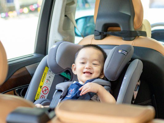 Khoảnh khắc mẹ và bé cùng Tech Air