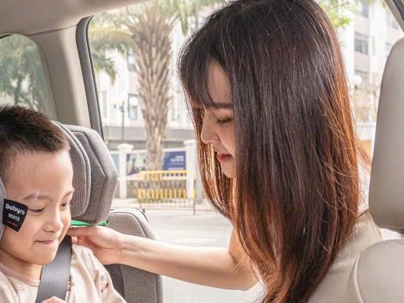 Khoảnh khắc mẹ và bé cùng Tech Air